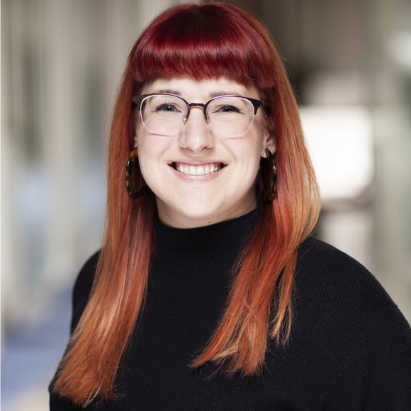 Meet your Posher, Liz - Picture 2 of 3